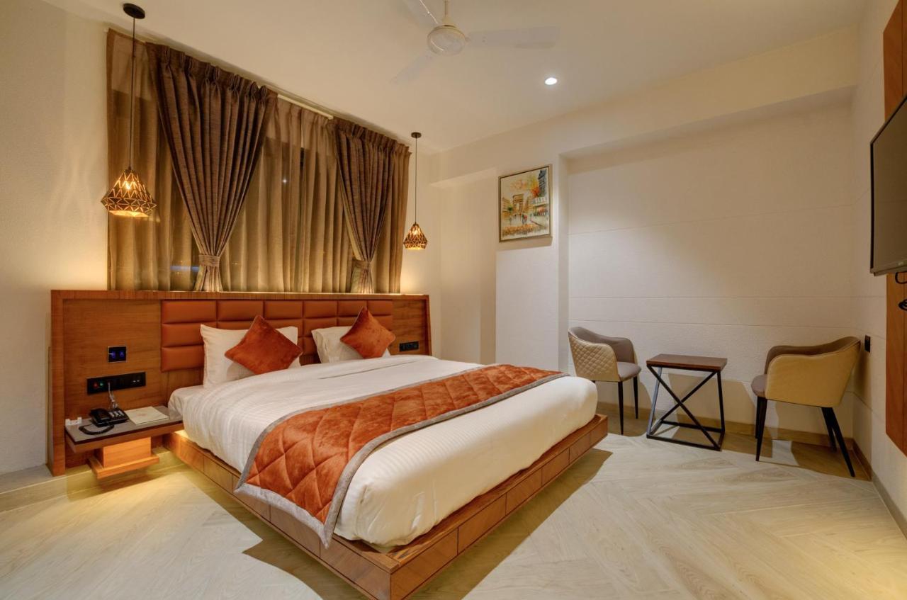 Hotel Diamond 26 Surat Luaran gambar