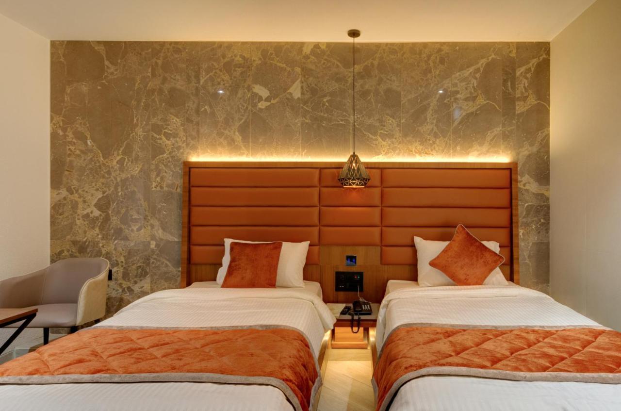 Hotel Diamond 26 Surat Luaran gambar