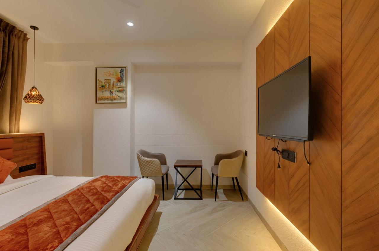 Hotel Diamond 26 Surat Luaran gambar