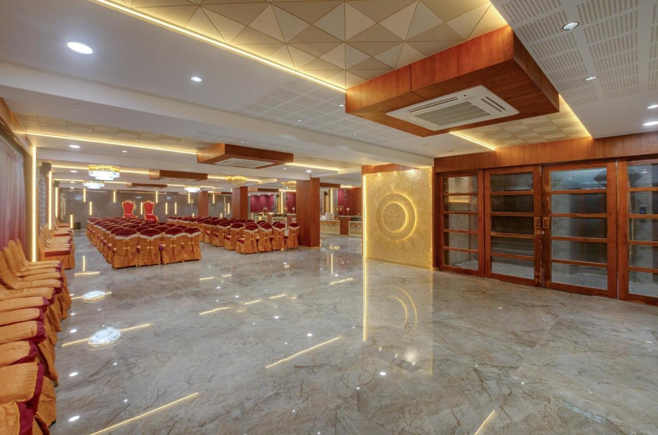 Hotel Diamond 26 Surat Luaran gambar