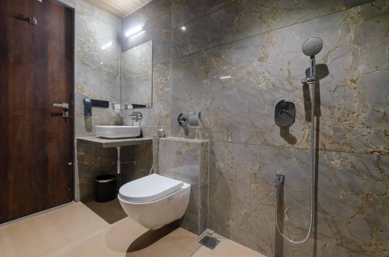 Hotel Diamond 26 Surat Luaran gambar