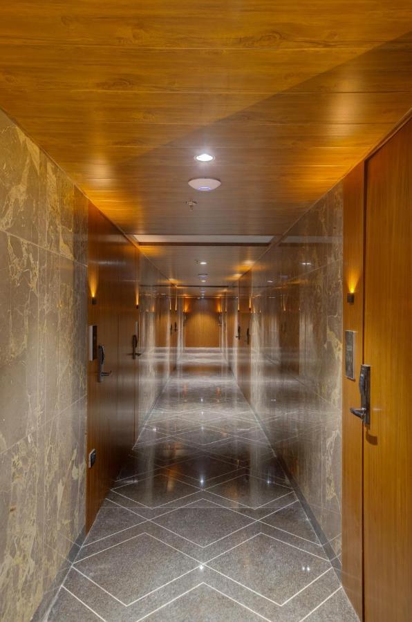 Hotel Diamond 26 Surat Luaran gambar