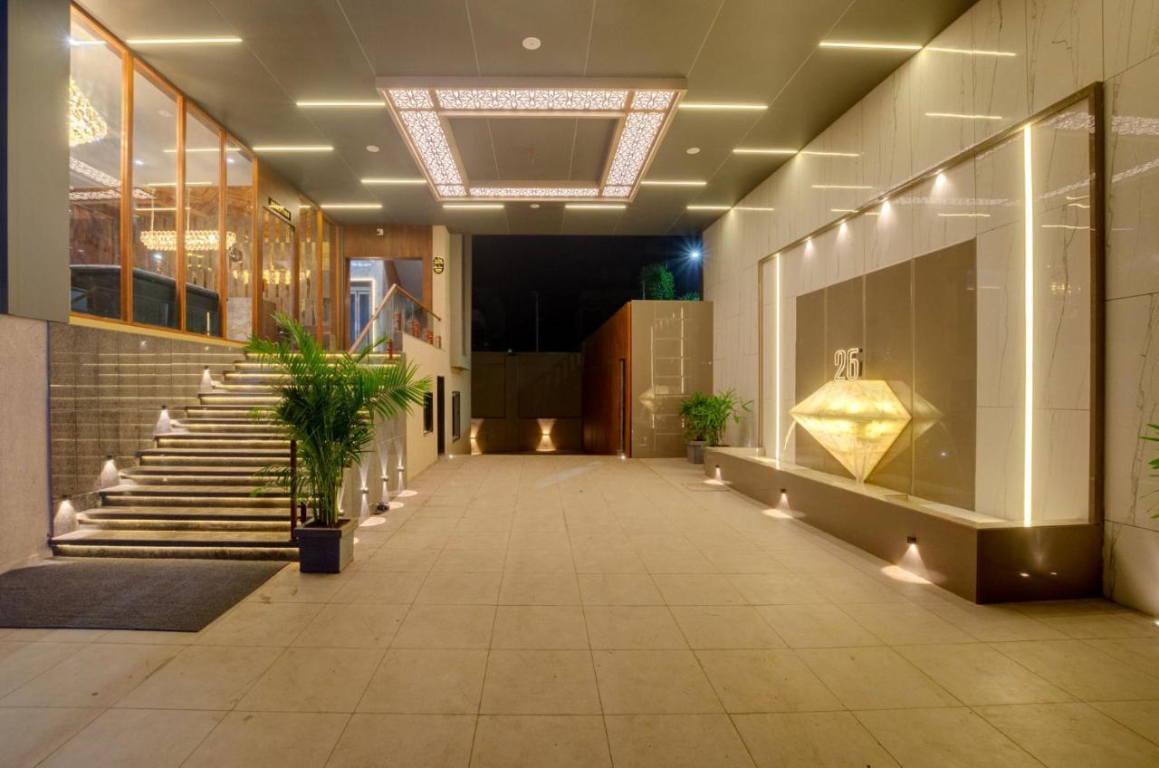 Hotel Diamond 26 Surat Luaran gambar